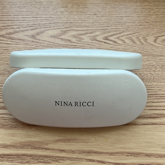 Nina Ricci White Hard Clamshell Eyeglass Case - Picture 3 of 6